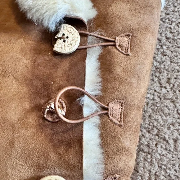 UGG Cream Sheepskin Lining - Picture 4 of 9